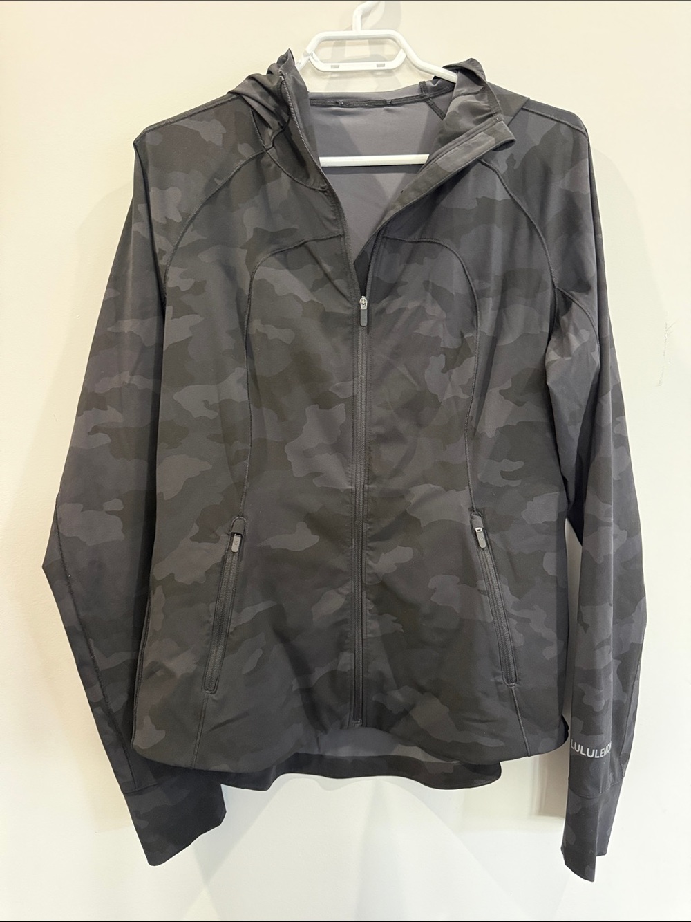 Lululemon mist over camo windbreaker size 10